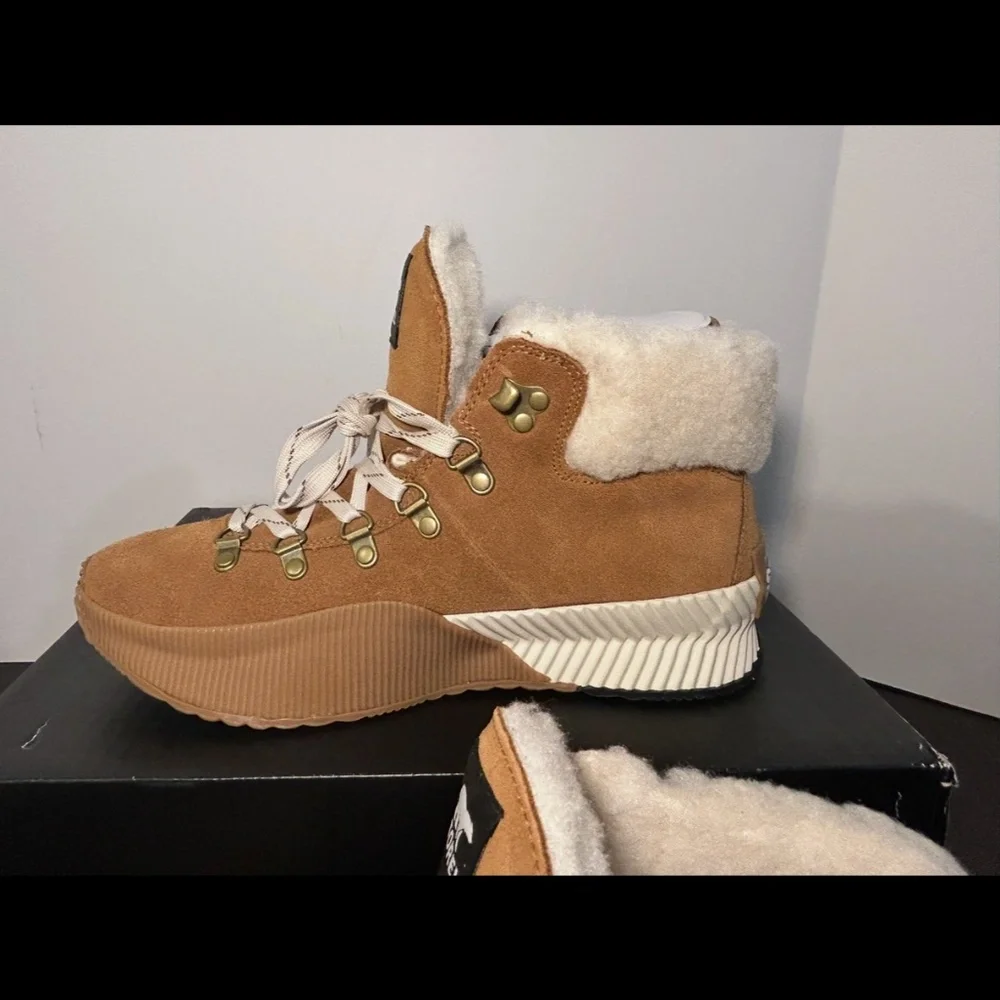 Sorel Out N About III Conquest Waterproof Boots Camel Brown Womans 9.5